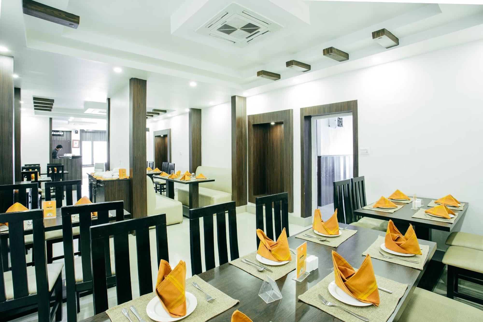Oyo 11474 Gangaur Regency Boutique Hotel Kathmandu Bagian luar foto