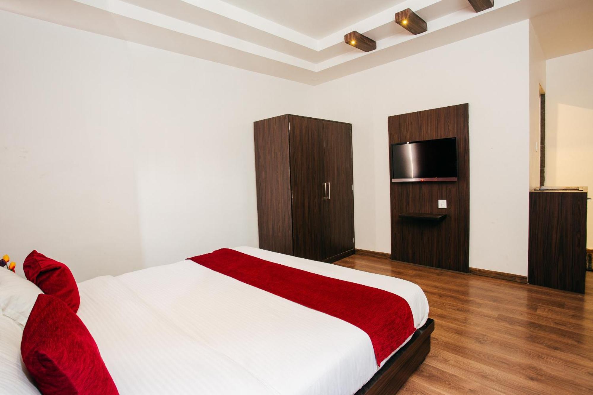 Oyo 11474 Gangaur Regency Boutique Hotel Kathmandu Bagian luar foto