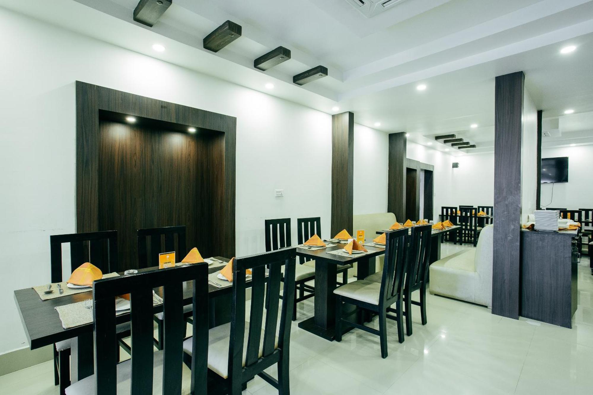 Oyo 11474 Gangaur Regency Boutique Hotel Kathmandu Bagian luar foto